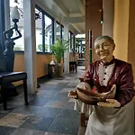 Haushaelfte Ca 290 Qm Luxus Zur Alleinnutzung * Löffingen