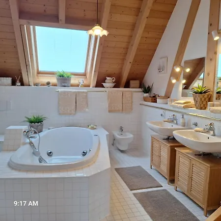 Haushaelfte Ca 290 Qm Luxus Zur Alleinnutzung Lejlighed *